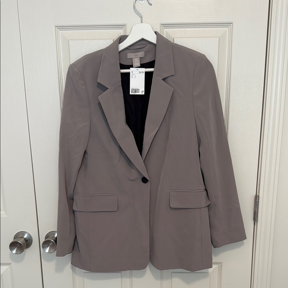 H&M Gray Suit Jacket with Tailored Silhouette - Picture 1 of 3